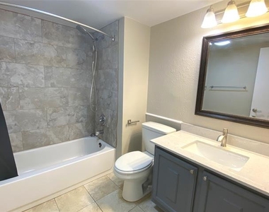 2704 Winding Creek Drive - Photo Thumbnail 17