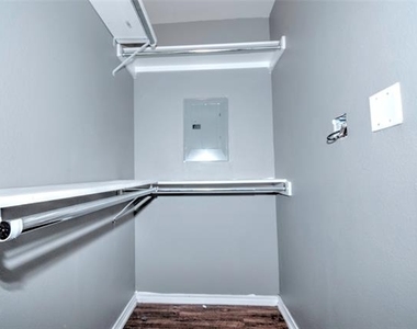 9831 Walnut Street - Photo Thumbnail 8