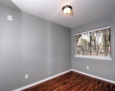 9831 Walnut Street - Photo Thumbnail 7