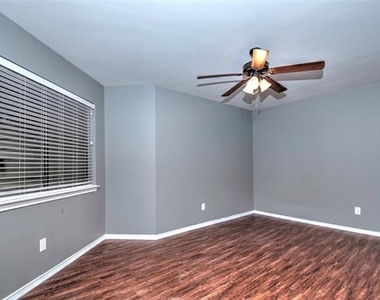 9831 Walnut Street - Photo Thumbnail 5