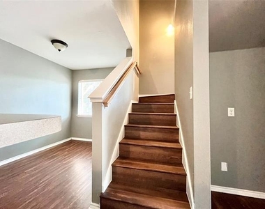 9831 Walnut Street - Photo Thumbnail 4
