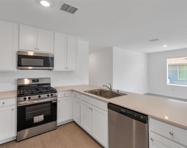 3710 Olender Place - Photo Thumbnail 16