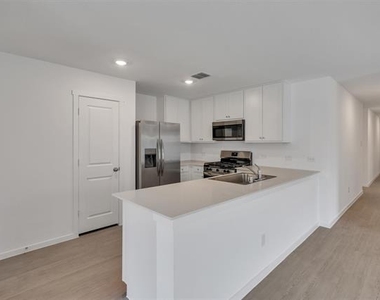 3710 Olender Place - Photo Thumbnail 12