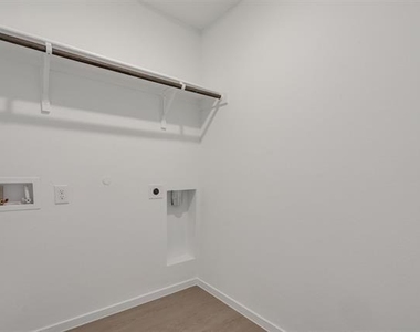 3710 Olender Place - Photo Thumbnail 30