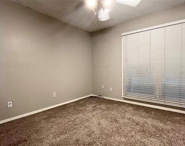 5925 E University Boulevard - Photo Thumbnail 10