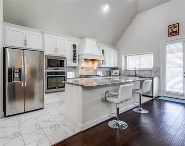 821 Yarrow Street - Photo Thumbnail 1
