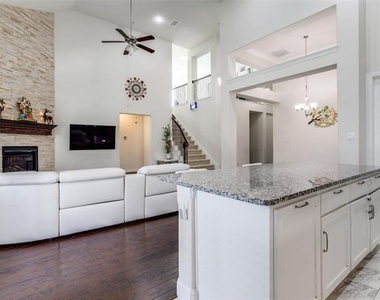 821 Yarrow Street - Photo Thumbnail 4