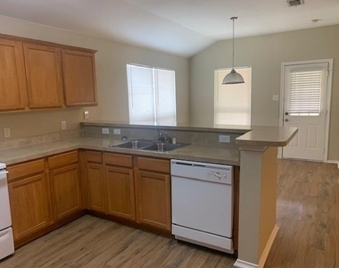 721 Bamboo Drive - Photo Thumbnail 8