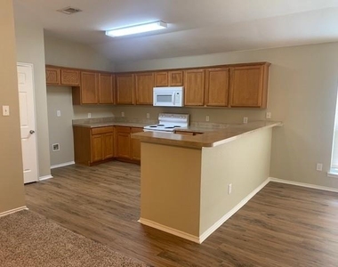 721 Bamboo Drive - Photo Thumbnail 6