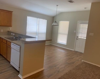 721 Bamboo Drive - Photo Thumbnail 7