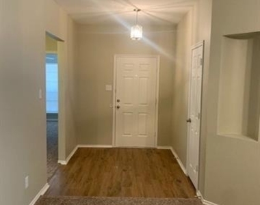 721 Bamboo Drive - Photo Thumbnail 2