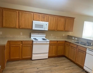 721 Bamboo Drive - Photo Thumbnail 9
