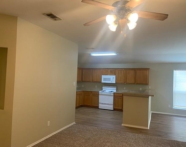 721 Bamboo Drive - Photo Thumbnail 3