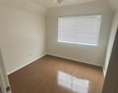 8127 Stonehurst Street - Photo Thumbnail 2