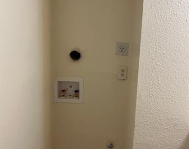 8127 Stonehurst Street - Photo Thumbnail 7