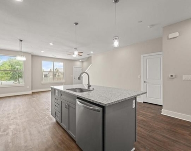 3413 Aaron Way - Photo Thumbnail 6