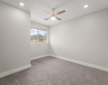 3413 Aaron Way - Photo Thumbnail 11