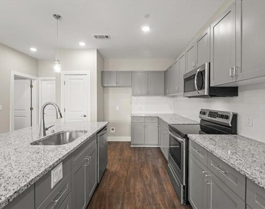 3413 Aaron Way - Photo Thumbnail 5