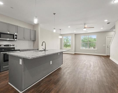 3413 Aaron Way - Photo Thumbnail 8