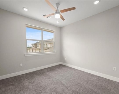 3413 Aaron Way - Photo Thumbnail 9