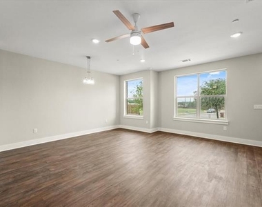 3413 Aaron Way - Photo Thumbnail 3