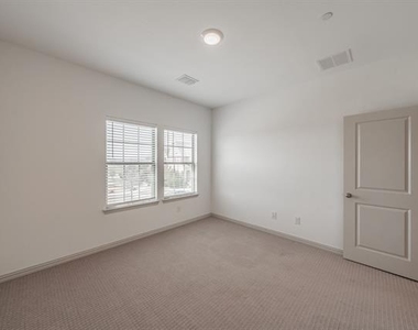 8584 Dynasty Lane - Photo Thumbnail 7