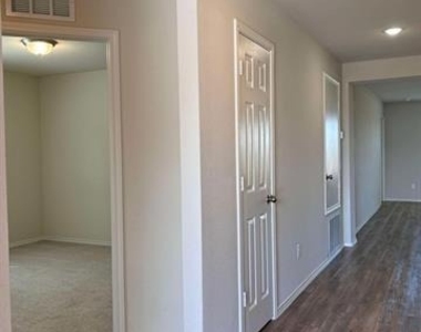 4444 Sagecroft Road - Photo Thumbnail 3