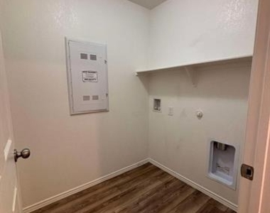4444 Sagecroft Road - Photo Thumbnail 12