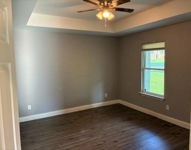 107 E Miller - Photo Thumbnail 7