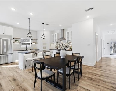 901 Elsbeth Street - Photo Thumbnail 9