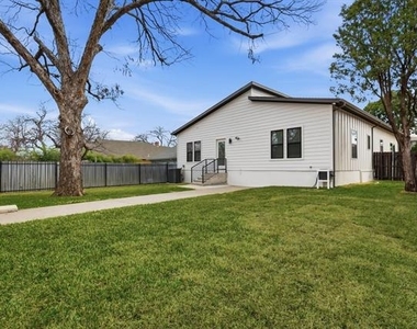 901 Elsbeth Street - Photo Thumbnail 37