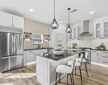 901 Elsbeth Street - Photo Thumbnail 11