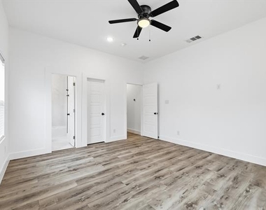 901 Elsbeth Street - Photo Thumbnail 31