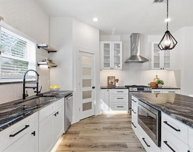 901 Elsbeth Street - Photo Thumbnail 12