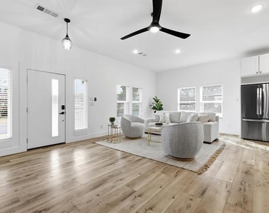 901 Elsbeth Street - Photo Thumbnail 7