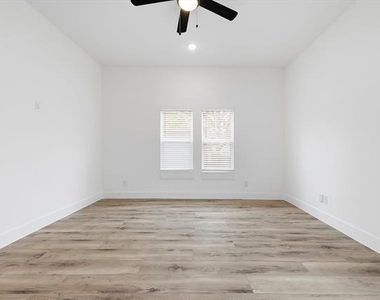 901 Elsbeth Street - Photo Thumbnail 30