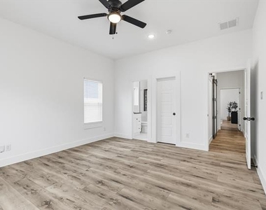 901 Elsbeth Street - Photo Thumbnail 32
