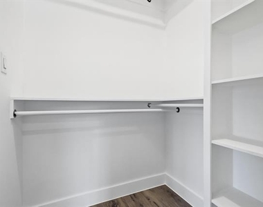 901 Elsbeth Street - Photo Thumbnail 28