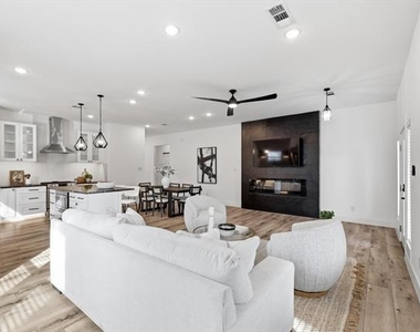 901 Elsbeth Street - Photo Thumbnail 6
