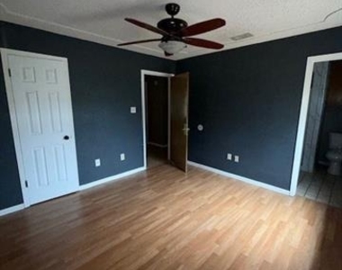 3925 Craig Drive - Photo Thumbnail 6