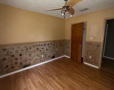 3925 Craig Drive - Photo Thumbnail 9
