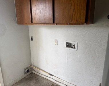 3925 Craig Drive - Photo Thumbnail 14