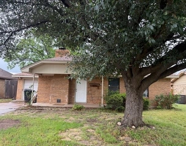 3925 Craig Drive - Photo Thumbnail 1