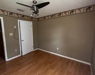 3925 Craig Drive - Photo Thumbnail 10