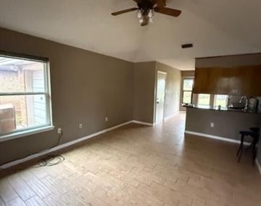 3925 Craig Drive - Photo Thumbnail 2