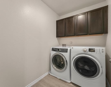 2756 Baneberry Lane - Photo Thumbnail 16