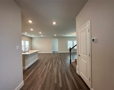 123 Monarch Way - Photo Thumbnail 1