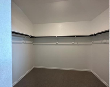 123 Monarch Way - Photo Thumbnail 31
