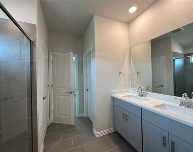 123 Monarch Way - Photo Thumbnail 30