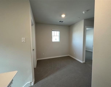 123 Monarch Way - Photo Thumbnail 16